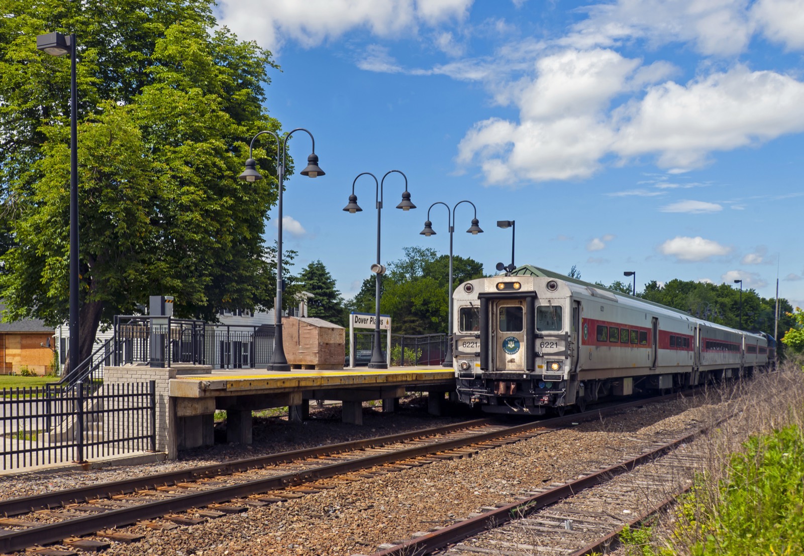A southbound Metro-North Harlem Line train departing Dover Plains station. Photo: Daniel Case, Wikimedia Commons (CC BY-SA 3.0).